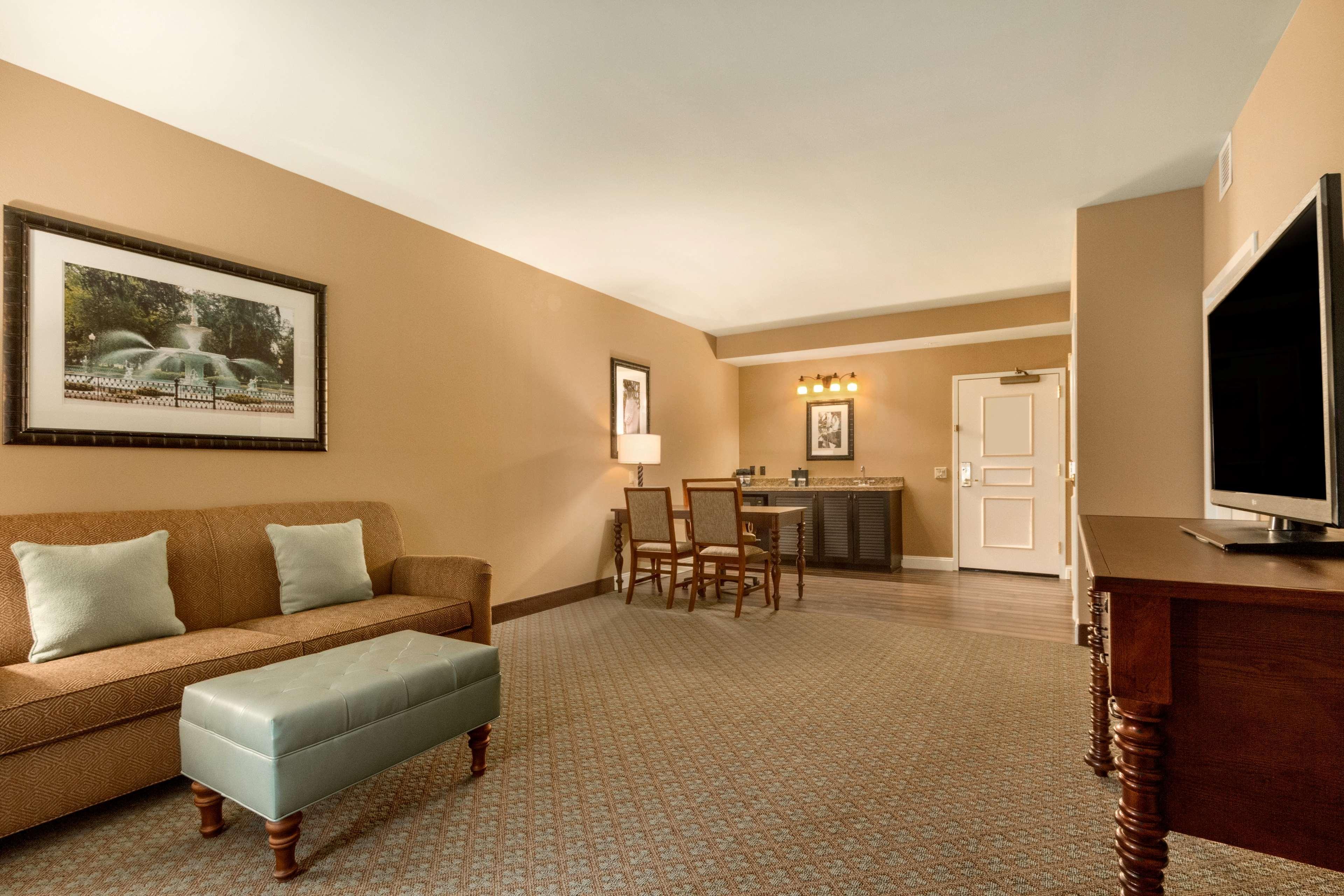 Embassy Suites Savannah Historic District Bagian luar foto