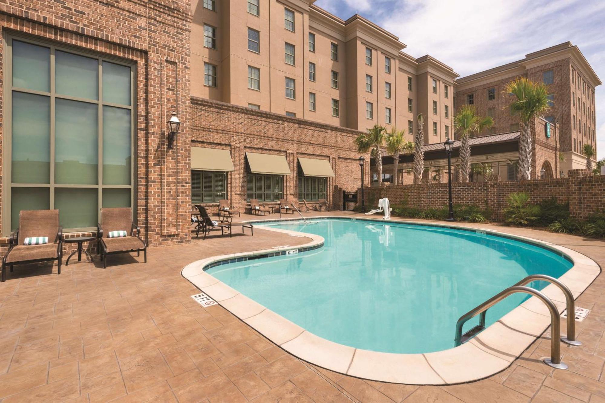 Embassy Suites Savannah Historic District Bagian luar foto