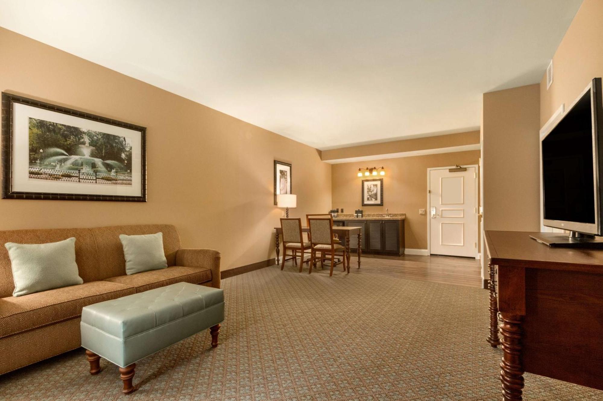 Embassy Suites Savannah Historic District Bagian luar foto