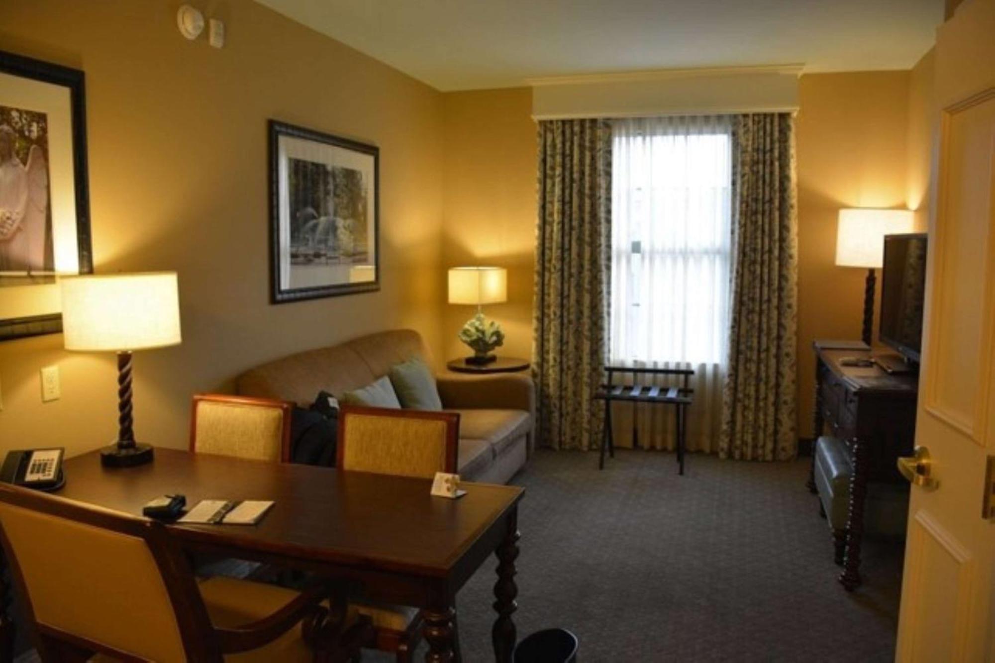 Embassy Suites Savannah Historic District Bagian luar foto