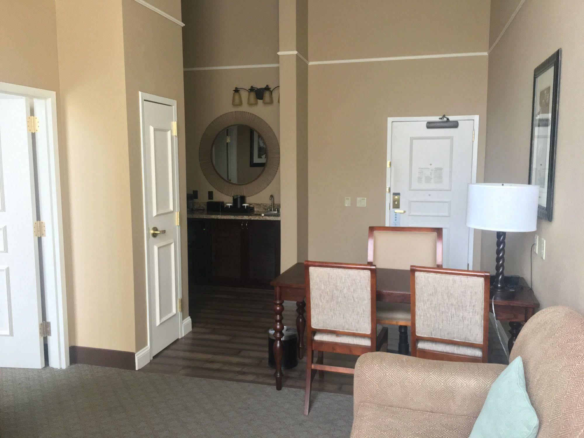 Embassy Suites Savannah Historic District Bagian luar foto