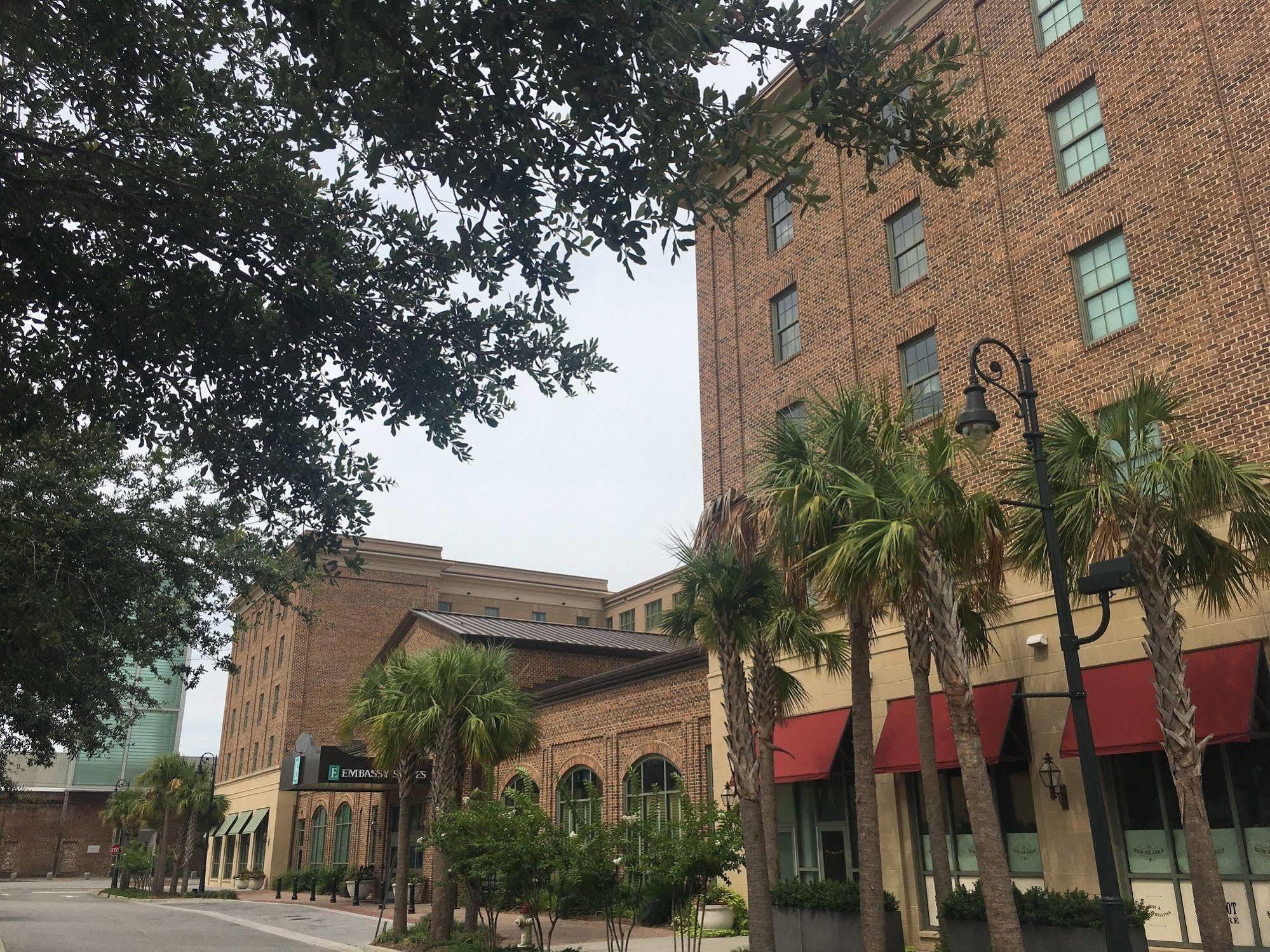 Embassy Suites Savannah Historic District Bagian luar foto
